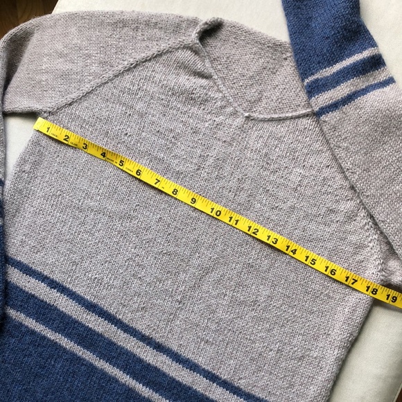 Hand knit cosy heathered alpaca sweater size medium - Picture 6 of 7